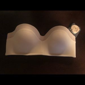 Nude wireless strapless bra